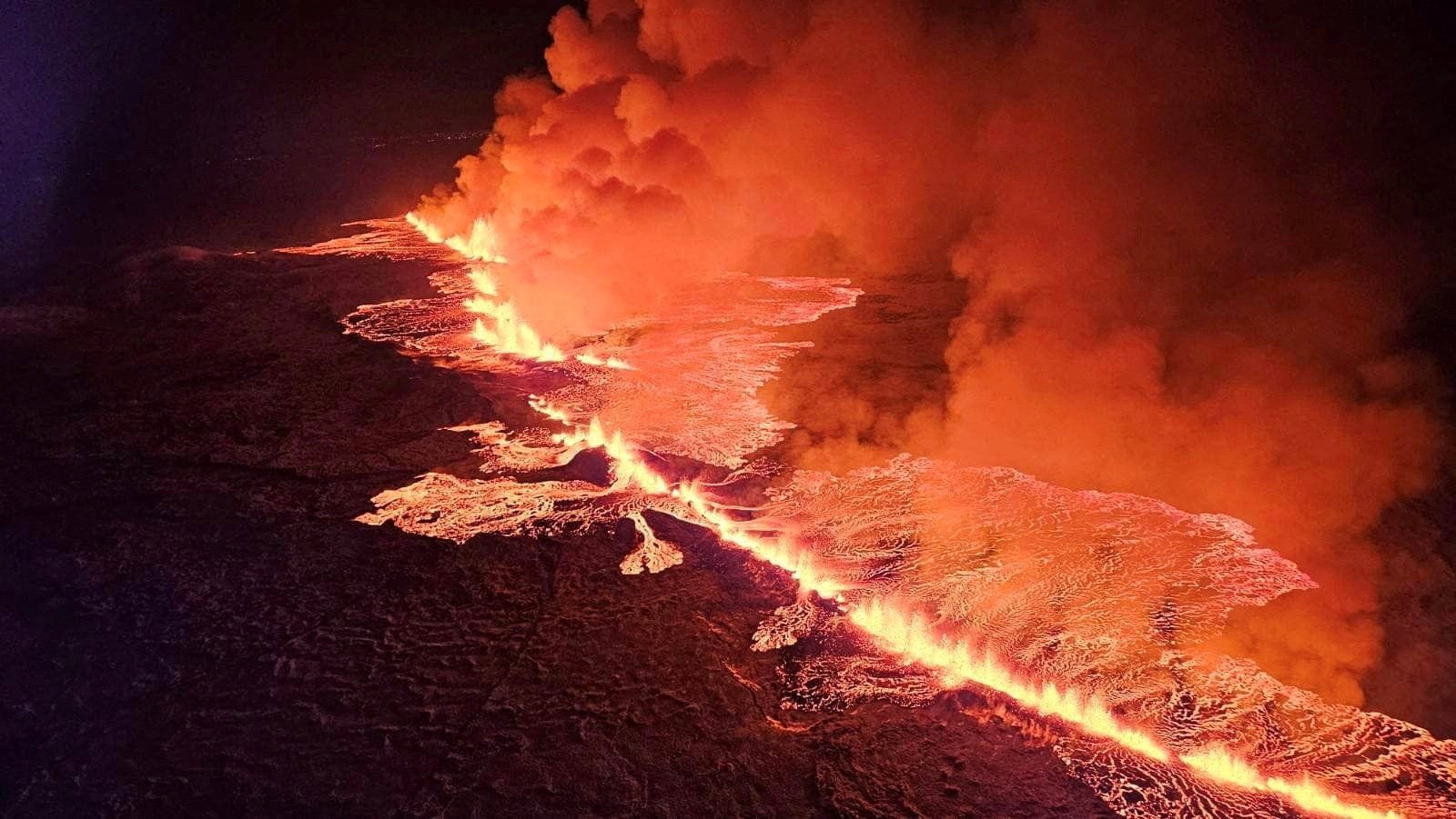 Icelanders flocked to the Sundhnjúkar crater on Monday evening after a 4km fissure opened up