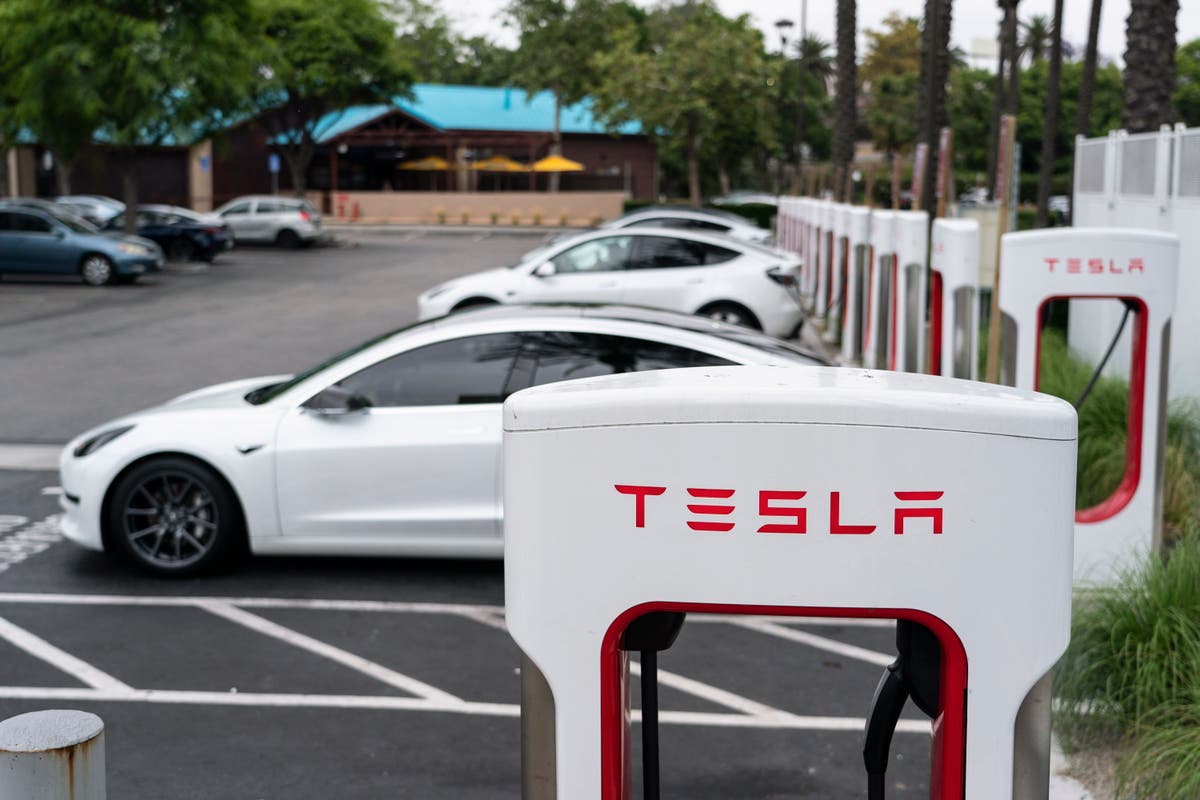 Tesla, лидерът на пазара на електромобили, управлява най-голямата мрежа от