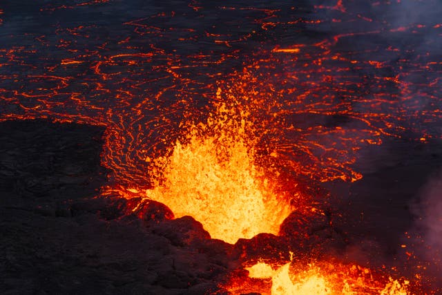 <p>Iceland volcano eruption </p>
