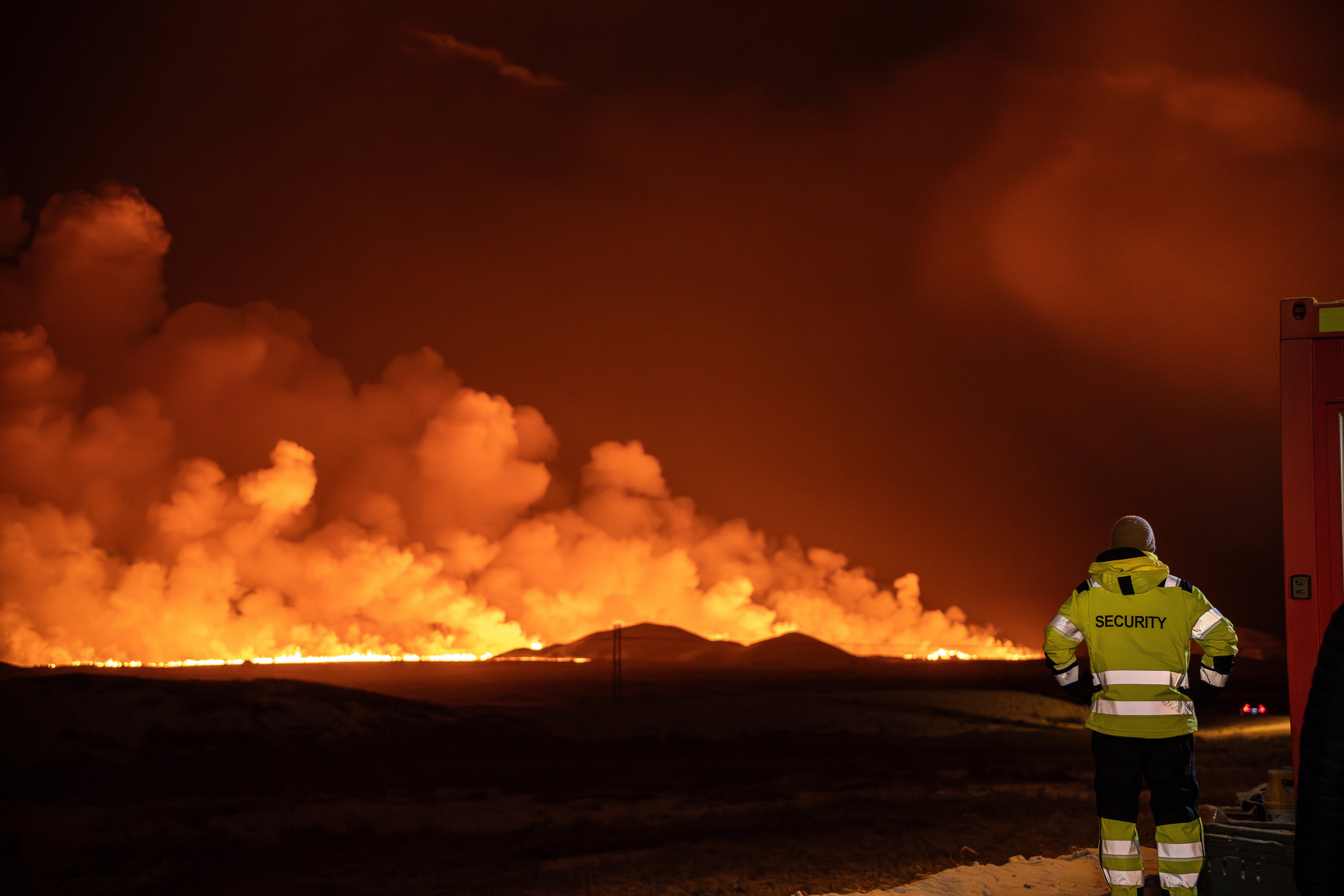 The eruption just 4km away from Grindavik