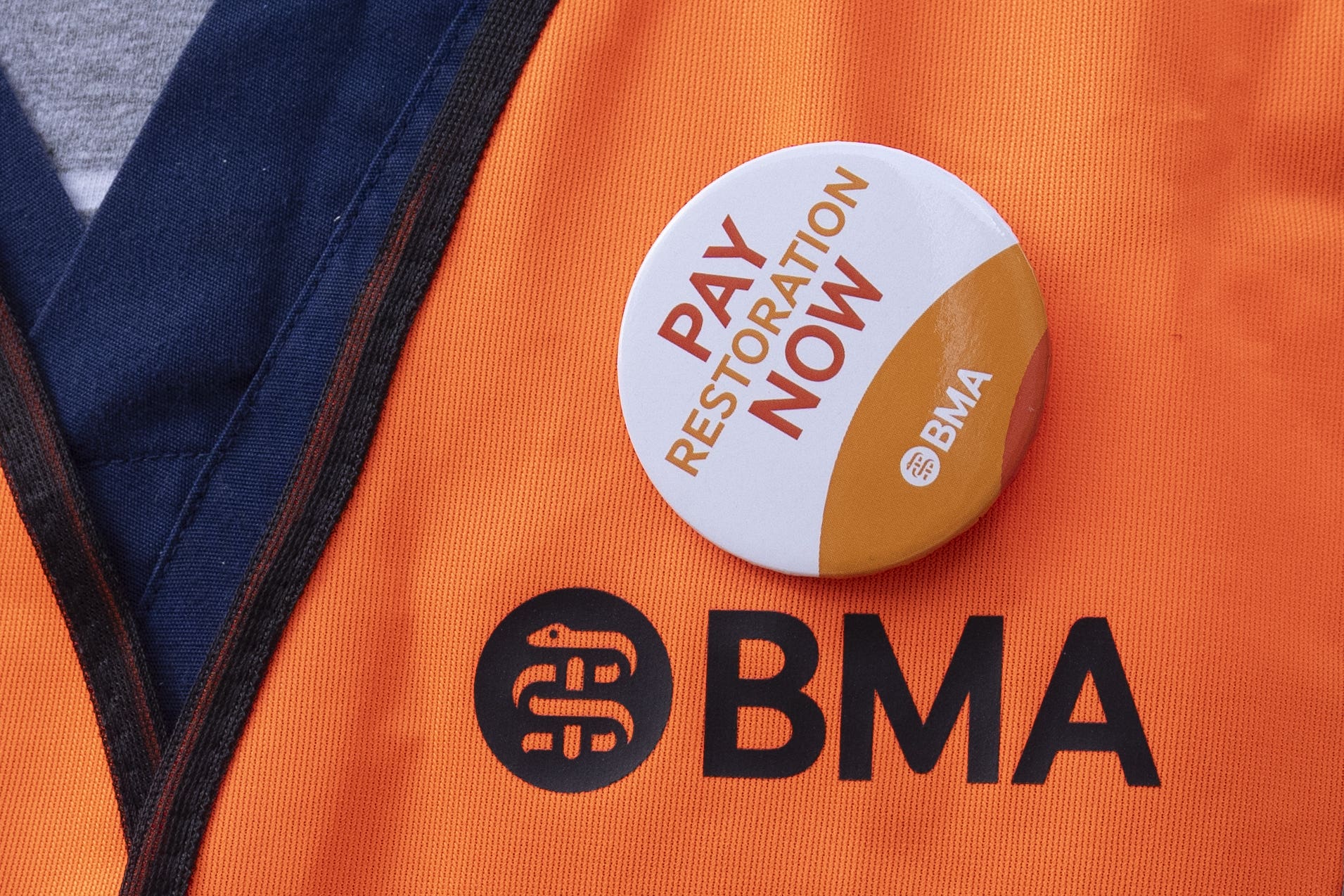 A junior doctor sporting a BMA badge backing the pay rise initiative