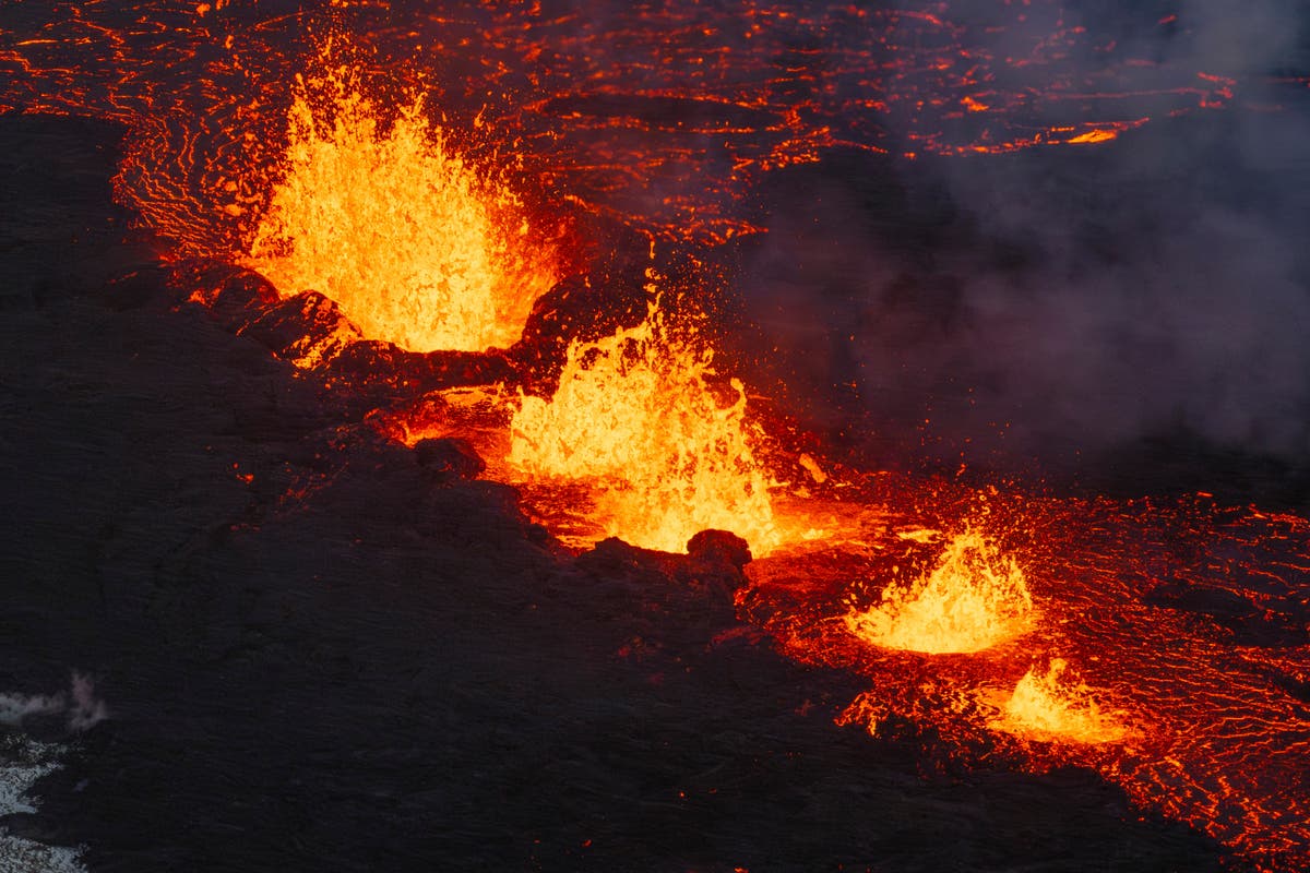 Картографирано: Последното местоположение на изригване на исландски вулкан и потоци от лава, показани в нови изображения