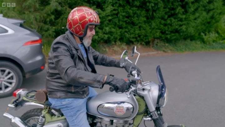 <p>Hairy Bikers’ Dave Myers rides bike for first time since chemotherapy.</p>