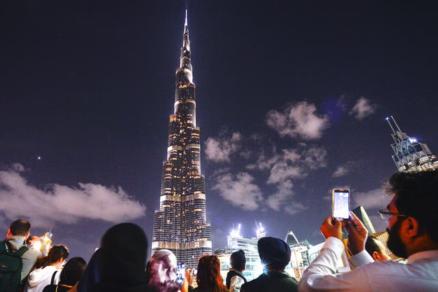 <p>Crowds admire the world’s tallest building, Burj Khalifa, in Dubai  </p>