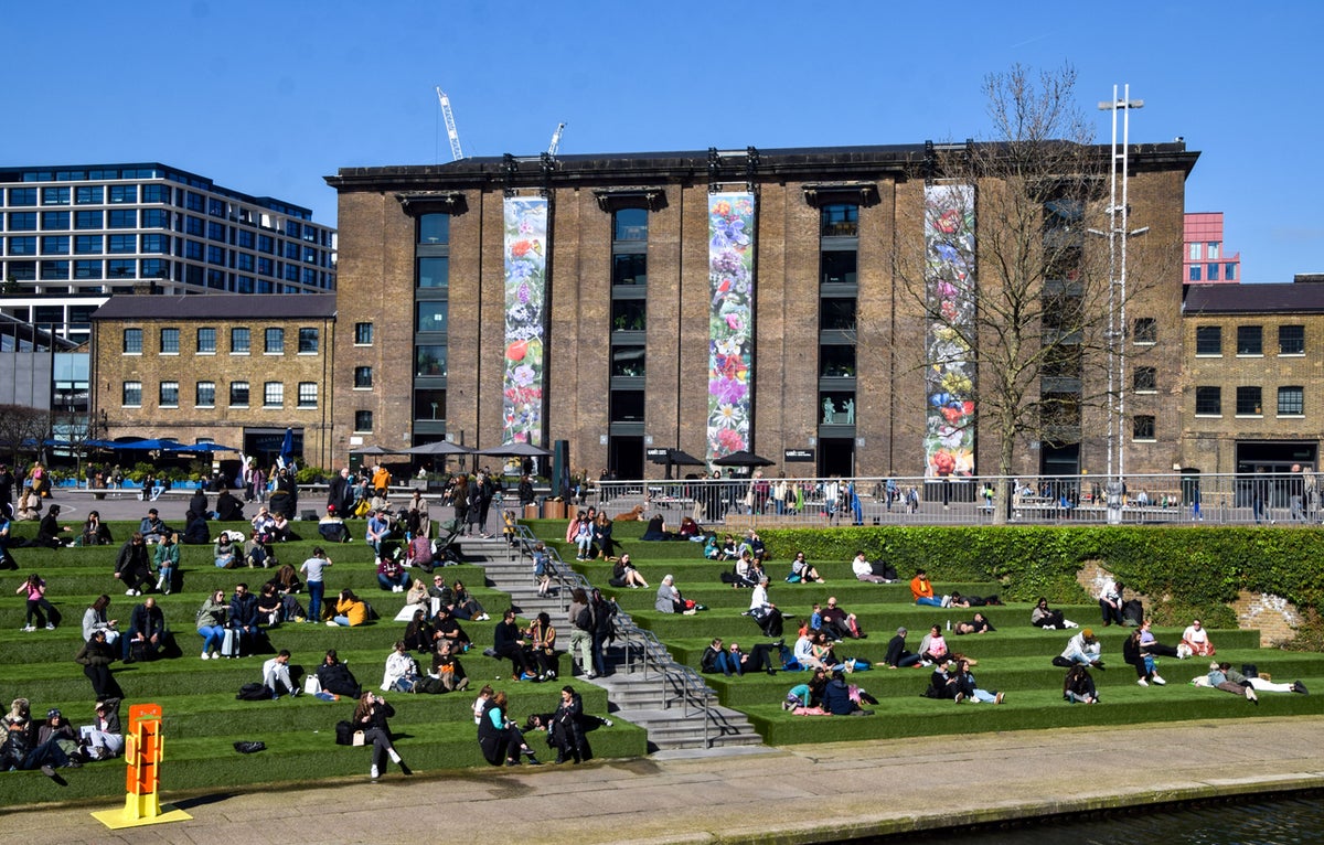 London university forced to close classrooms after scabies outbreak among students 