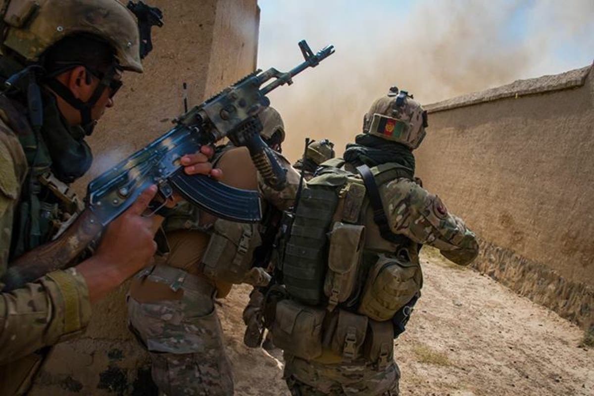 Войниците в двете части Commando Force 333 и Afghan Territorial