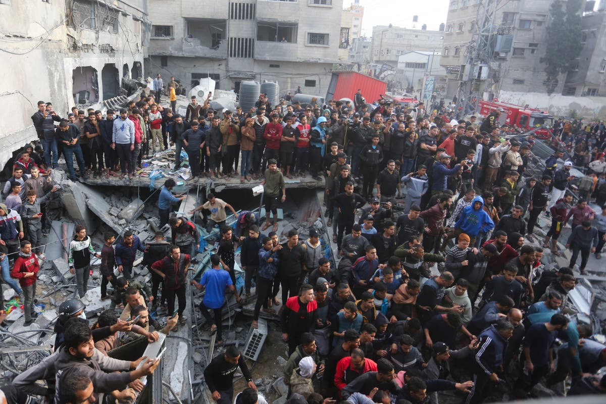 В отговор на тази атака Израел бомбардира Газа от въздуха