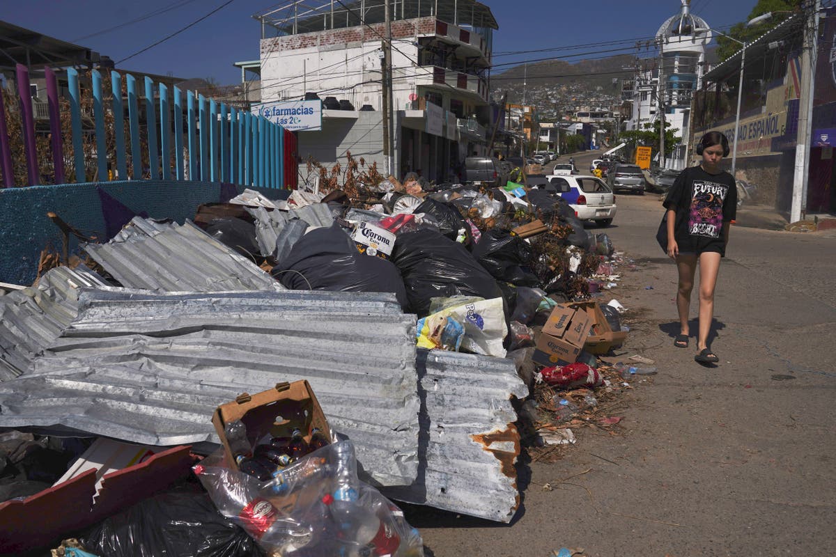 Президентът на Мексико прогнозира пълно възстановяване на Акапулко, но жителите на курорта виждат трудности
