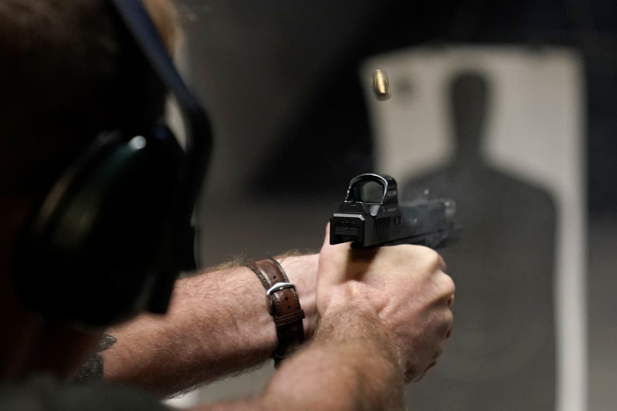 Федерален съдия блокира закона на Калифорния, който би забранил носенето на огнестрелни оръжия на повечето обществени места