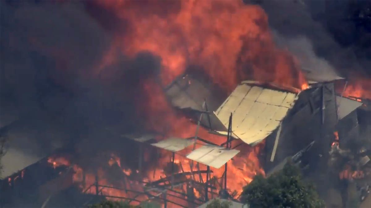 Видео от въздуха показа поне една разрушена къща и други