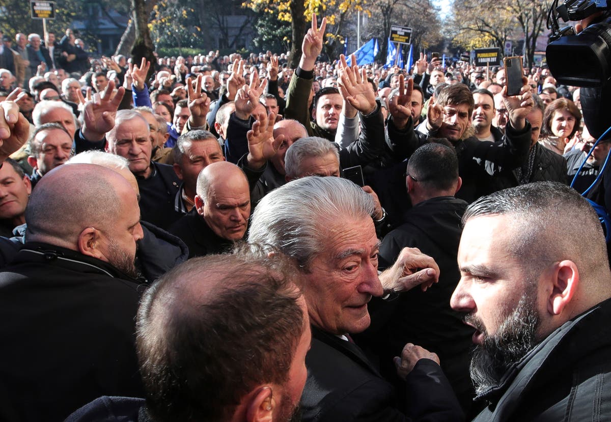 Парламентът на Албания вдига юридическия имунитет на бившия премиер Сали Бериша