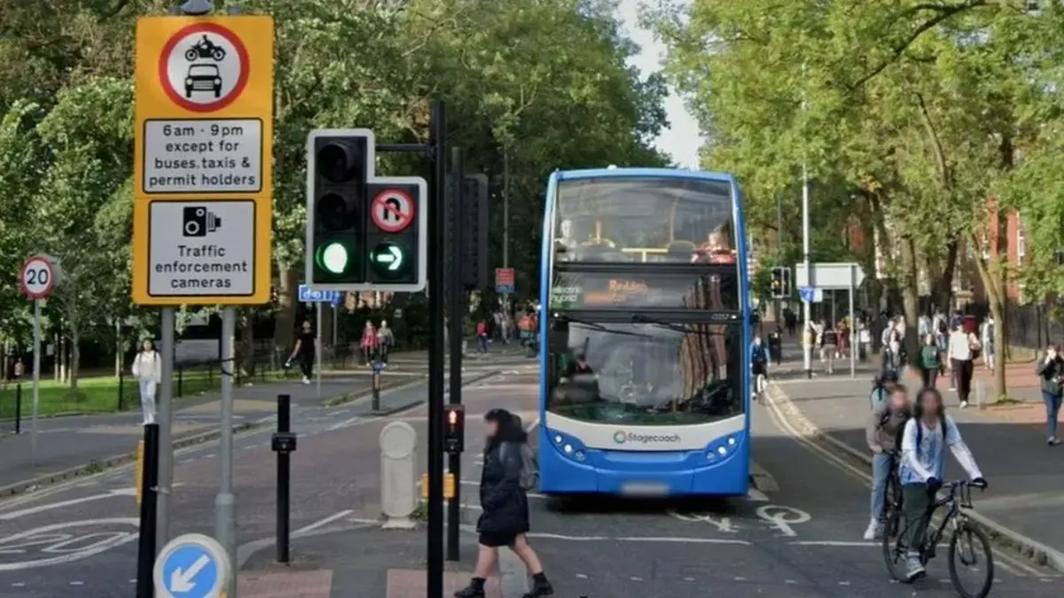 Глоби за автобусни ленти от един градски уличен рейк в £10 милиона