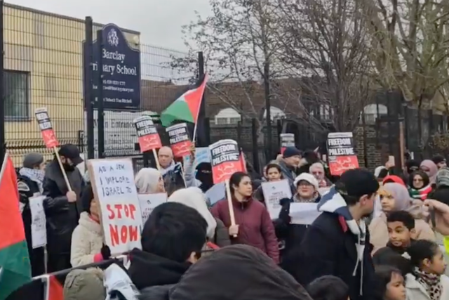 <p>Crowds chanted ‘education is under attack’ as parents gathered with pro-Palestine placards and banners</p>