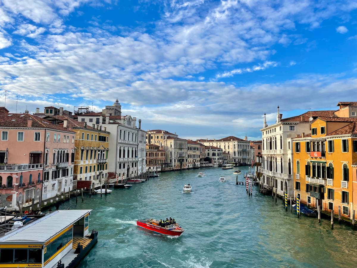 Venesia melarang pembicara dan kelompok wisatawan dalam jumlah besar