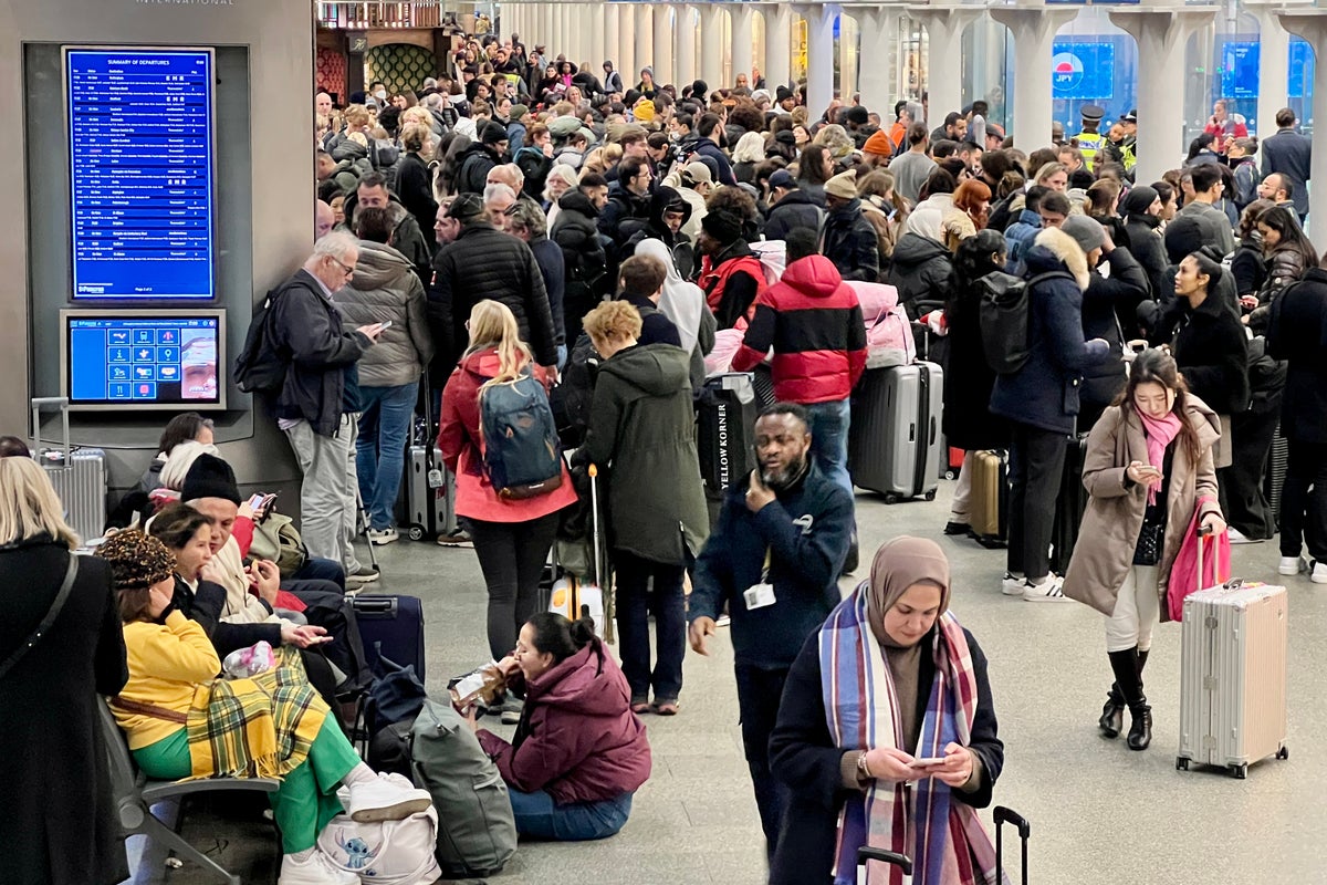 Christmas travel chaos continues after storm Pia and Eurotunnel strike ...