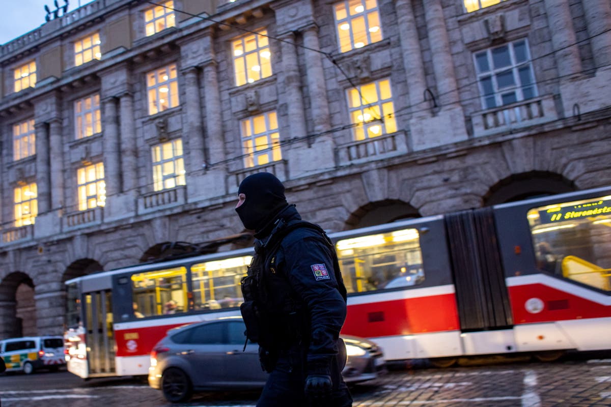 Гледайте на живо: Най-новата стрелба в университета в Прага, след като чешката полиция дава информация след 14 убити