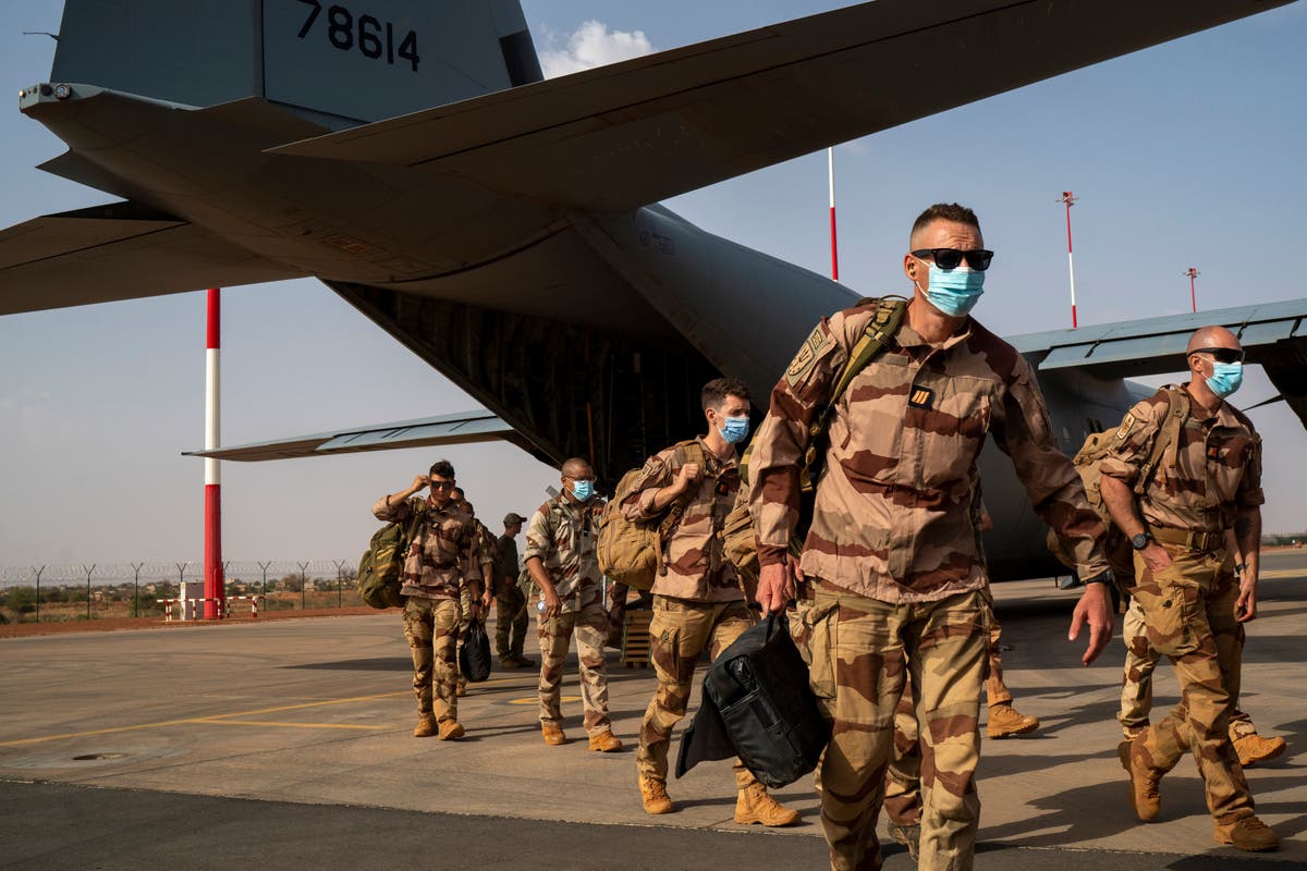 Франция завършва военното изтегляне от Нигер, оставяйки празнина в борбата с терора в Сахел