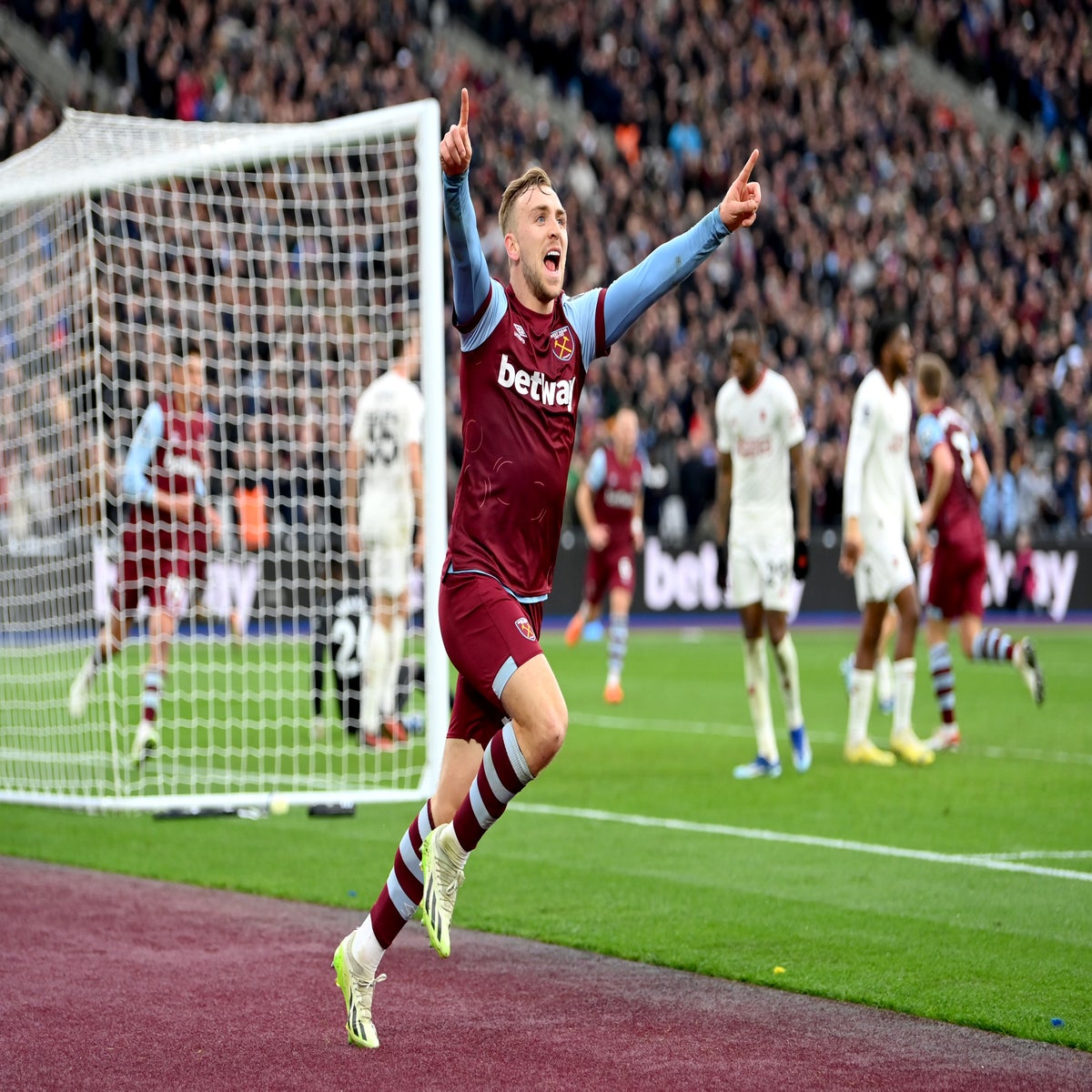 West Ham 2-0 Man Utd: Hammers move above Erik ten Hag's side in Premier  League table, Football News