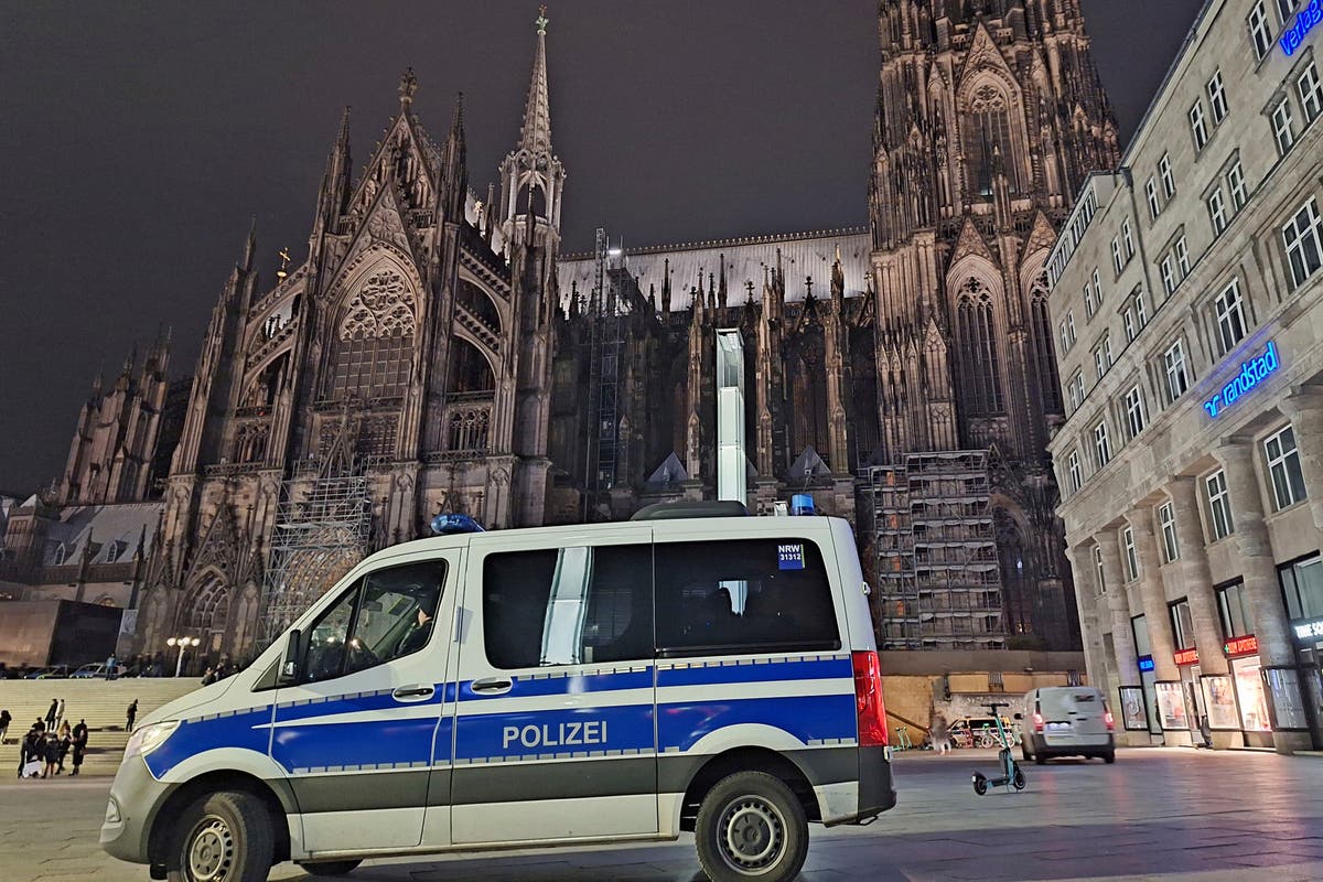 Поклонниците на Бъдни вечер ще бъдат подложени на проверка за сигурност в катедралата в Кьолн, тъй като полицията се позовава на риск от нападение