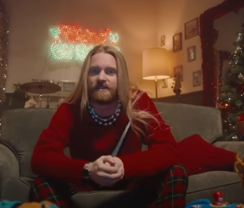 Sam Ryder in his music video for ‘You’re Christmas to Me'
