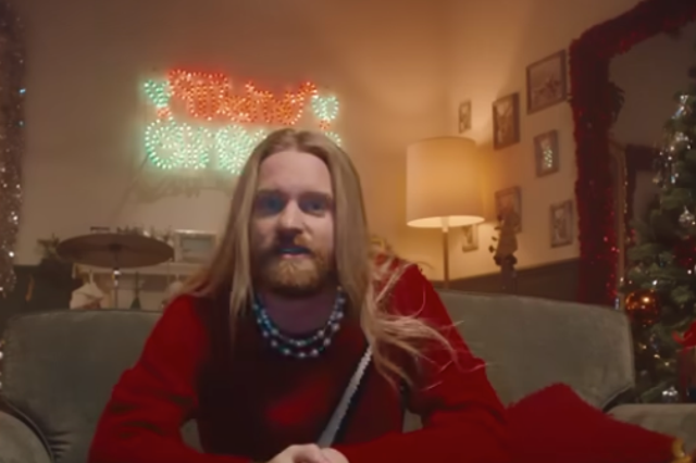 <p>Sam Ryder in his music video for ‘You’re Christmas to Me'</p>