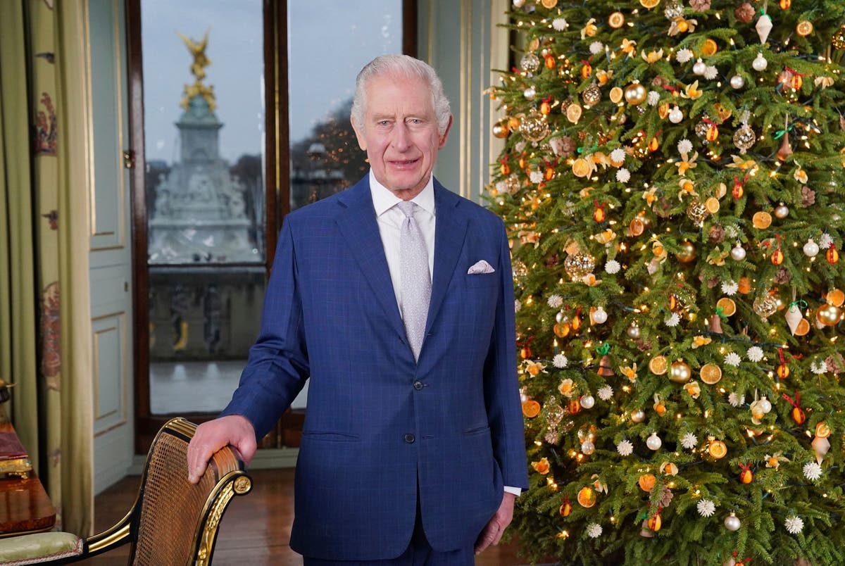 Годишното коледно послание на крал Чарлз III от Бъкингамския дворец включва устойчиви елементи