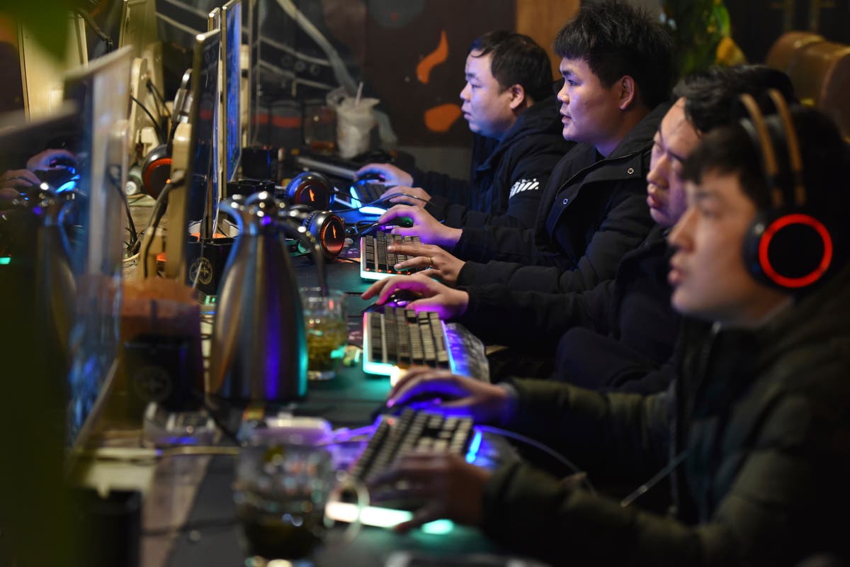 Китай одобрява 105 онлайн игри в коледния жест на подкрепа, след като ограничаването на теченията предизвика огромни загуби