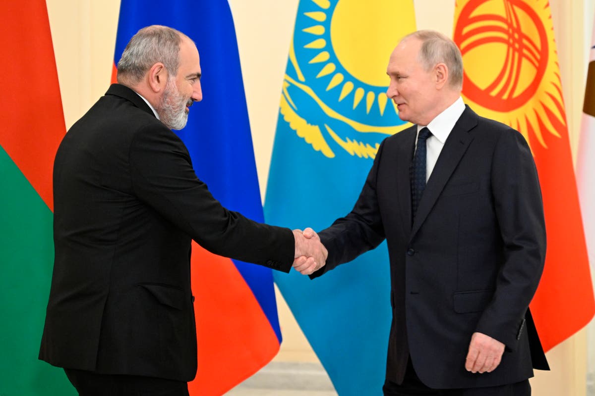 Арменският лидер пътува до Русия въпреки напрежението и обещава сътрудничество на икономическия блок
