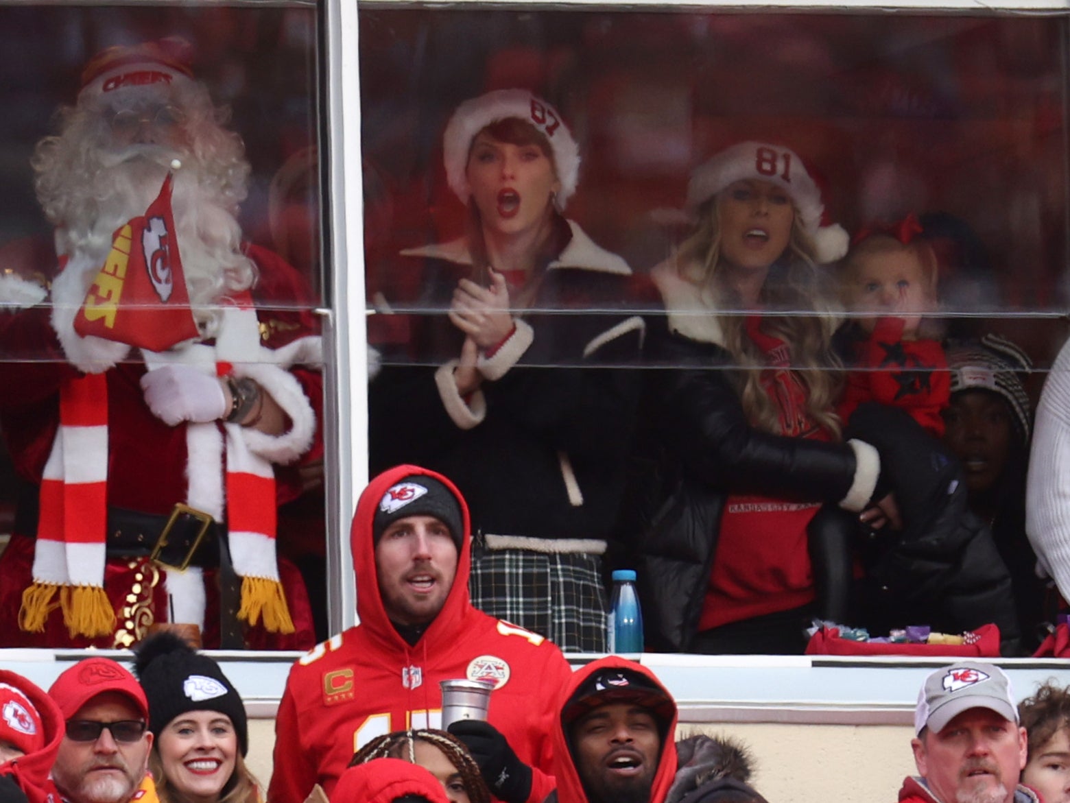 Taylor Swift Joins Santa In Cheering On Travis Kelce At Christmas Day ...