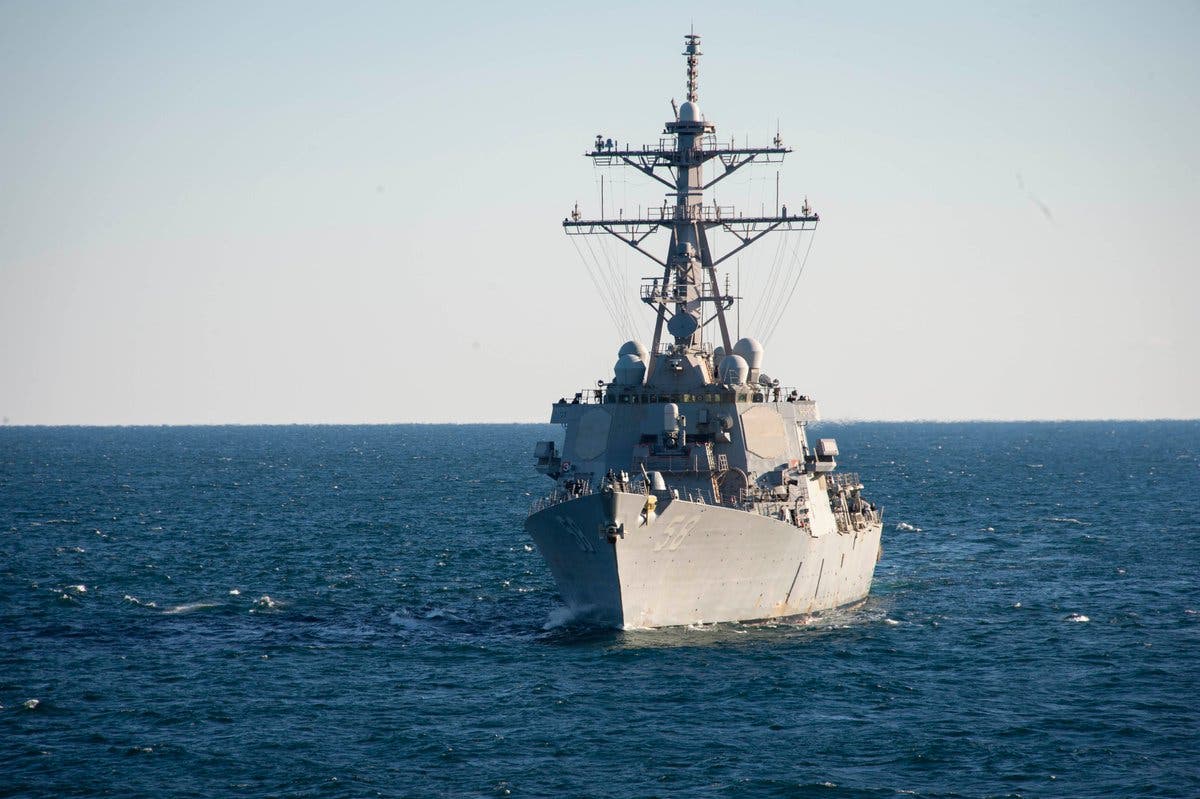 САЩ свалиха 12 атакуващи дрона на хутите и пет ракети в Червено море