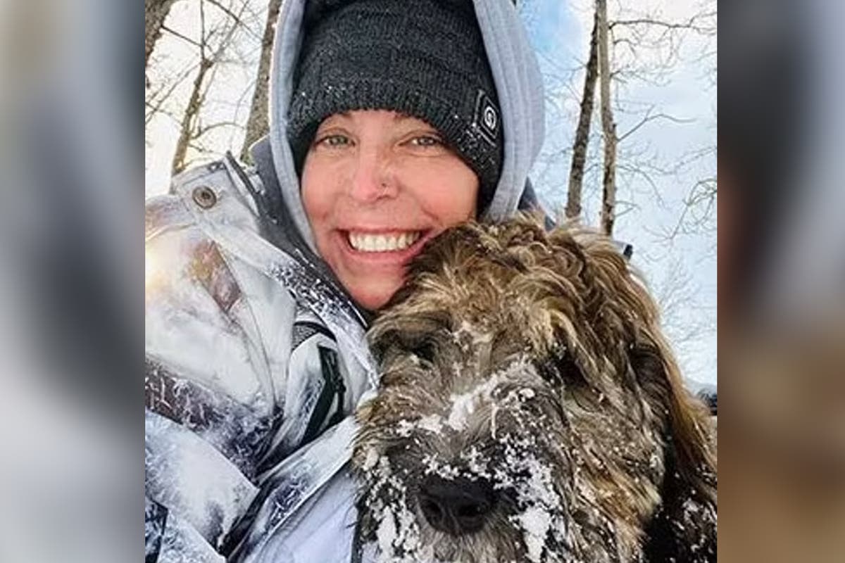 Майка на четири деца, която изчезна в ледената река Аляска, докато се опитваше да спаси куче, е идентифицирана