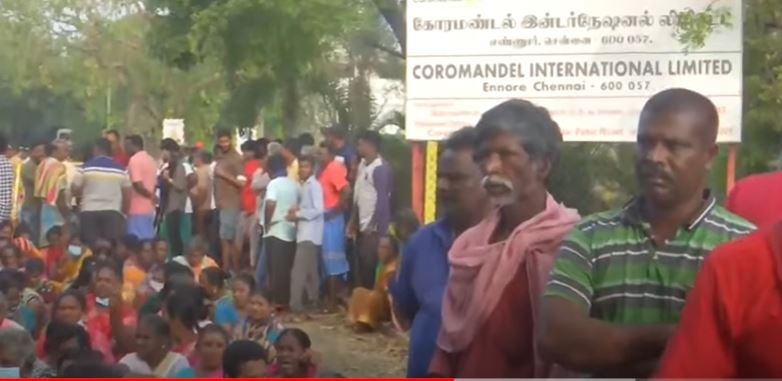<p>Locals protest after a gas leak in Ennore, Tamil Nadu</p>