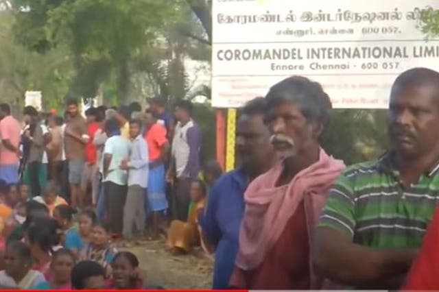 <p>Locals protest after a gas leak in Ennore, Tamil Nadu</p>