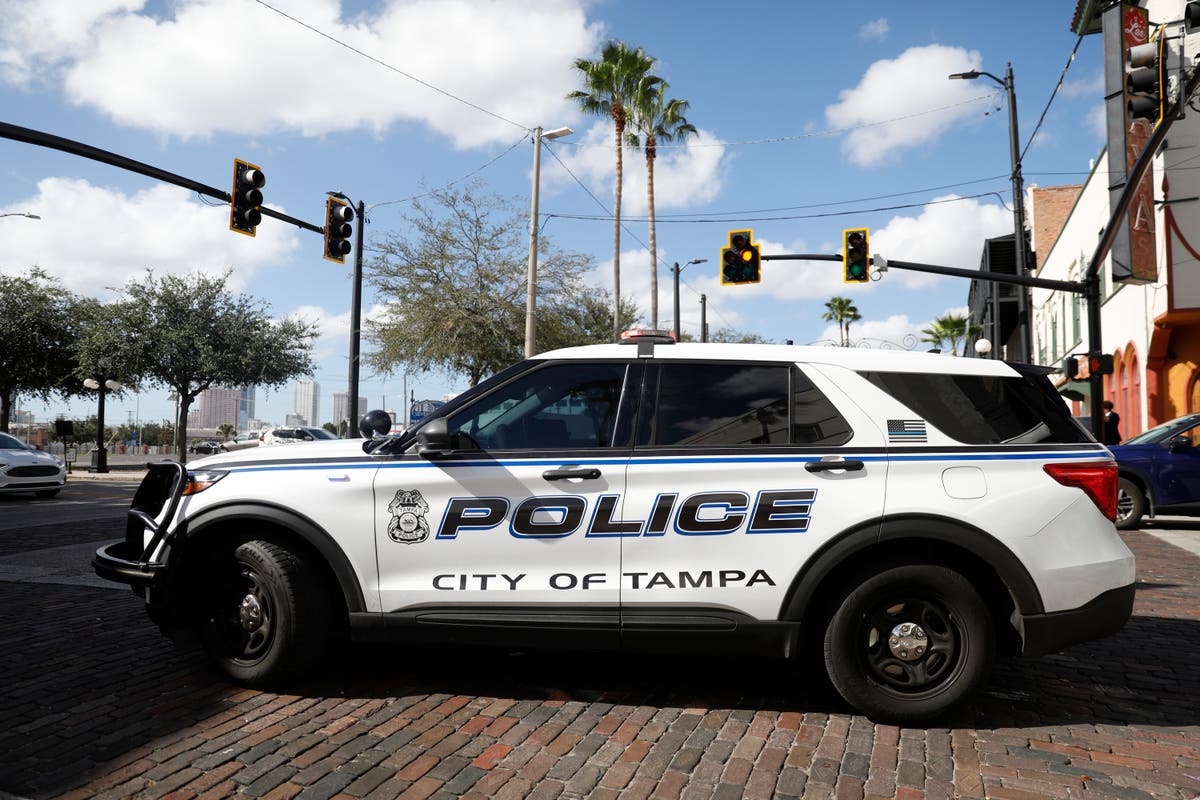 Братя тийнейджъри във Флорида бяха арестувани, след като сестра им беше застреляна по време на спор за коледни подаръци