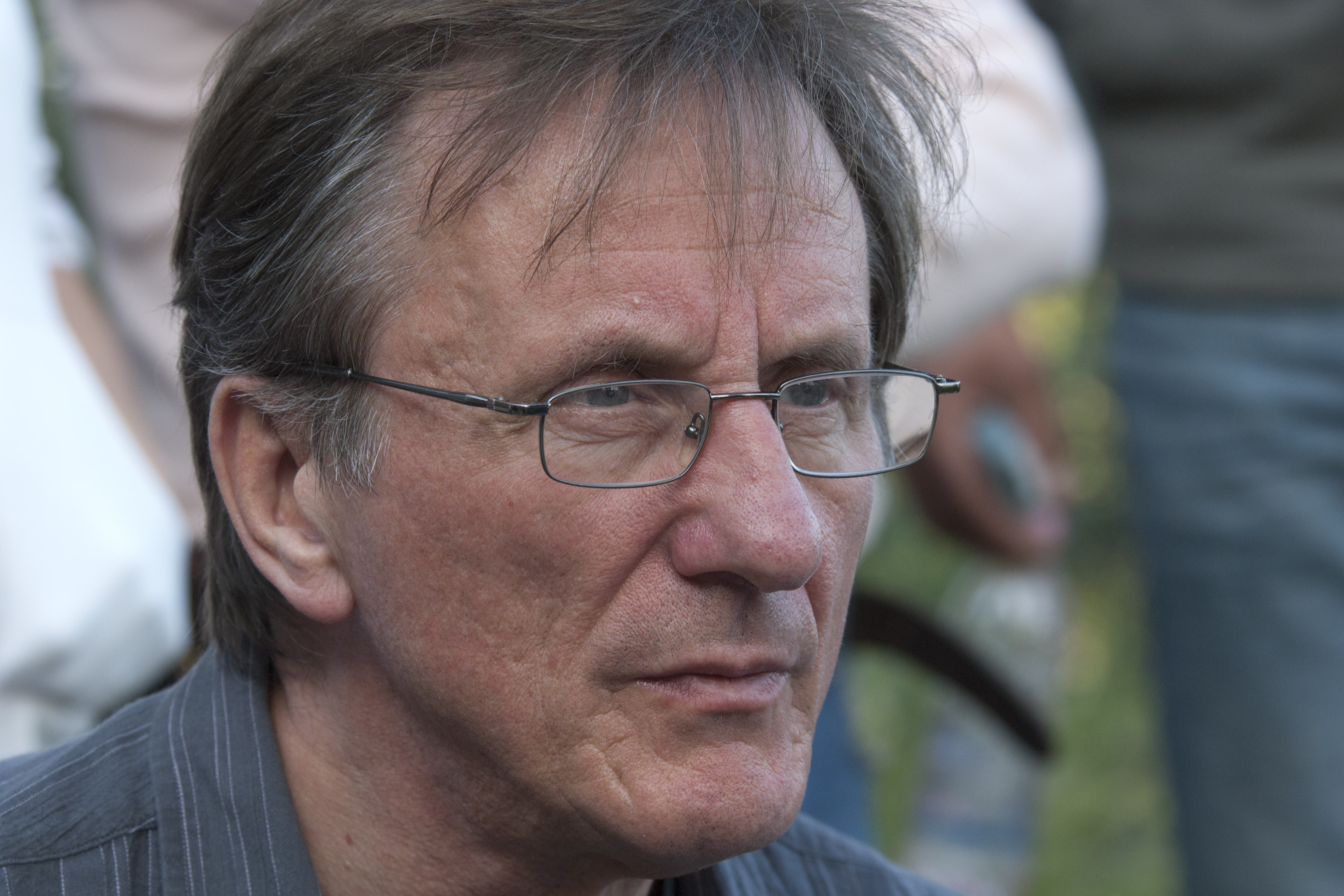 David Leland death: Liam Neeson and Tim Roth lead tributes to writer and director - Vimarsana News