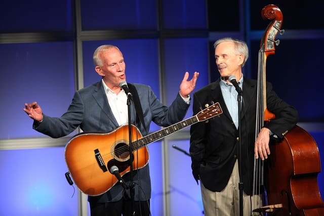 <p>Tom Smothers (left) with brother Dick Smothers performing as The Smothers Brothers in 2008.</p>