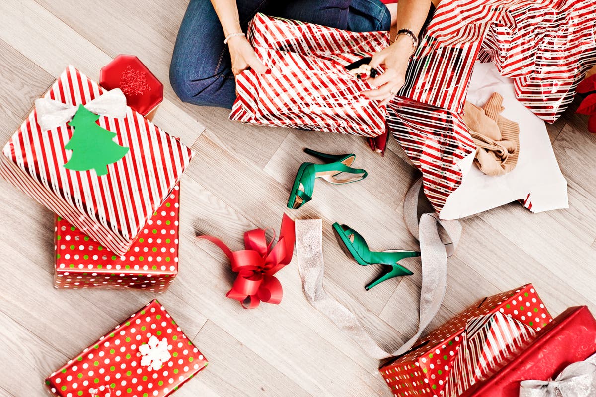 Brother divides internet after instituting &lsquo;high-heel ban&rsquo; for sister at holiday house party