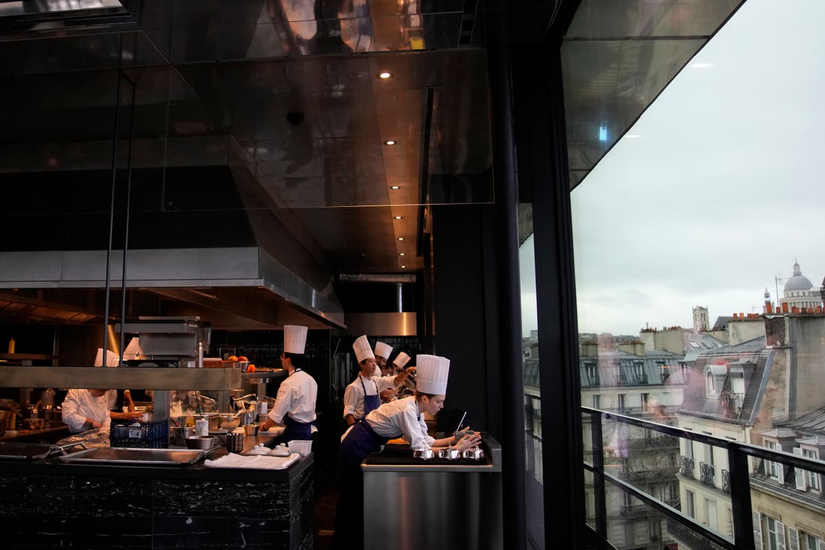 Легендарен парижки ресторант отваря врати отново с изглед към прераждането на Нотр Дам и Олимпийските игри през 2024 г.