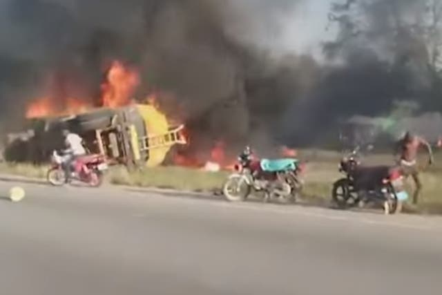 <p>Screengrab. A gasoline tanker collided and overturned into a ditch along a road in Totota, approximately 130km away from the capital, Monrovia</p>