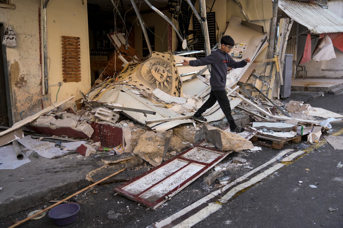 Израелските удари в Газа убиват десетки палестинци, дори в до голяма степен опразнена северна част
