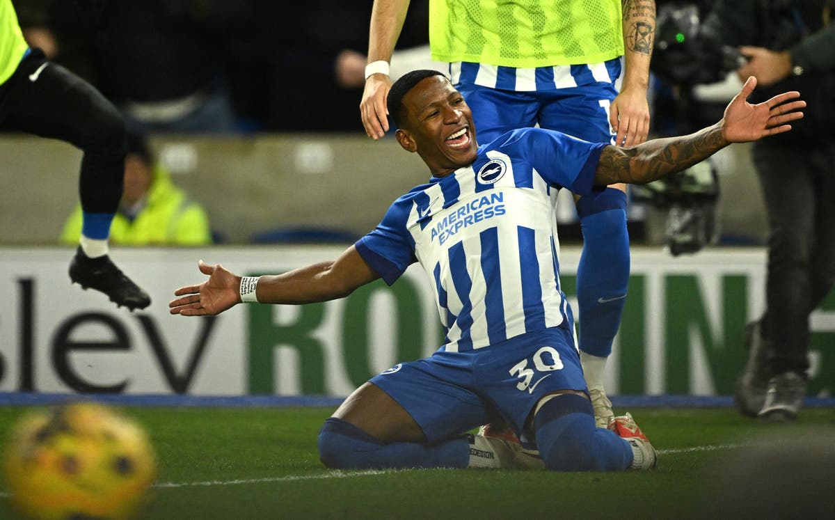 Inspired Brighton survive late drama to dent Tottenham&rsquo;s top-four hopes