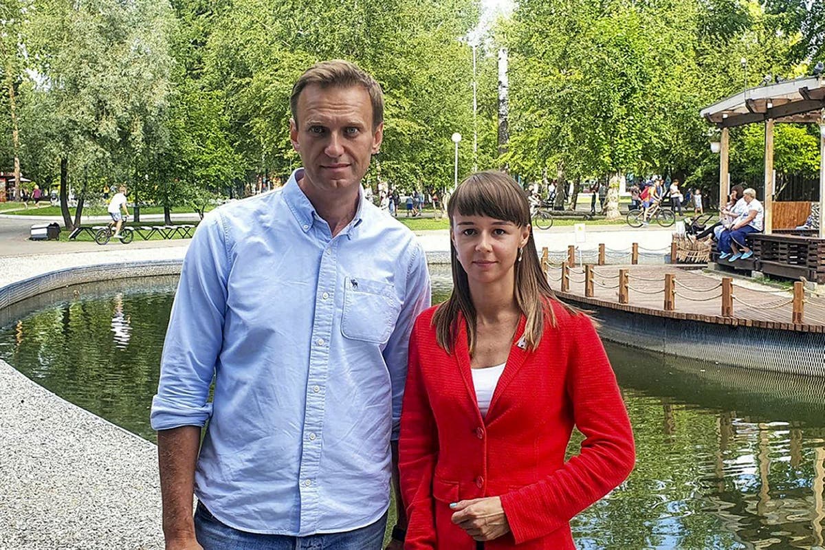 Сътрудник на руския опозиционен лидер Навални е осъден на 9 години затвор