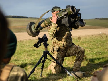 A member of the British armed forces teaches a group of Ukrainian volunteers how to use a FGM-148 Javelin surface-to-air missile