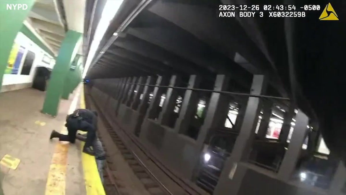 Moment NYPD officers save man who fell onto subway tracks