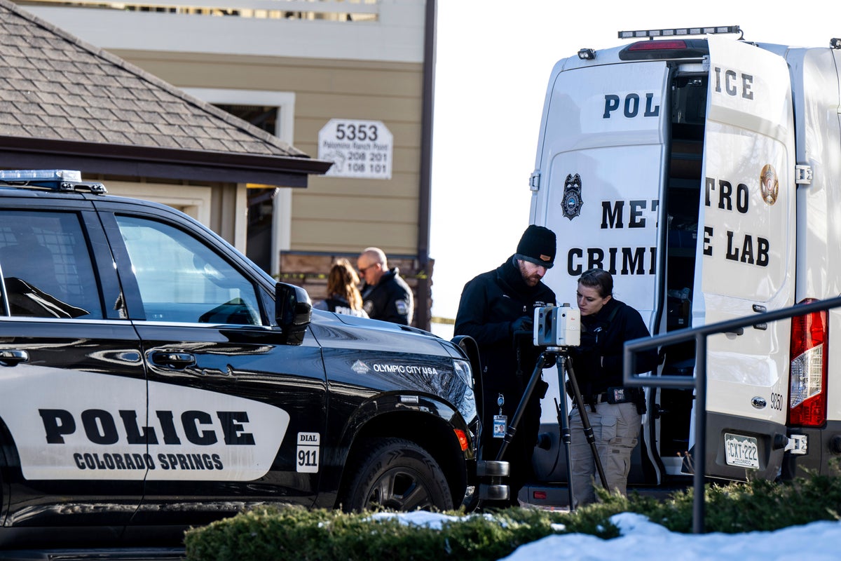 Police searching for Colorado mother suspected of killing her 2 ...