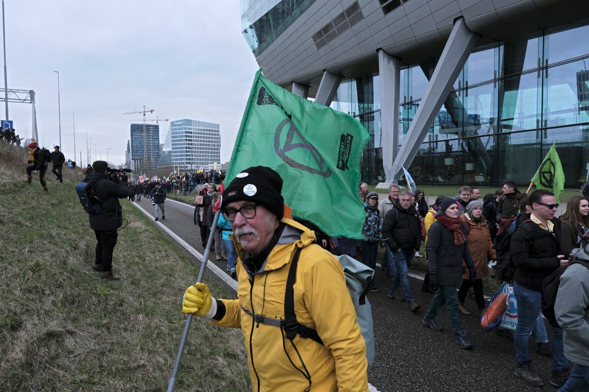 Климатичните активисти от Extinction Rebellion блокираха част от магистралата около Амстердам