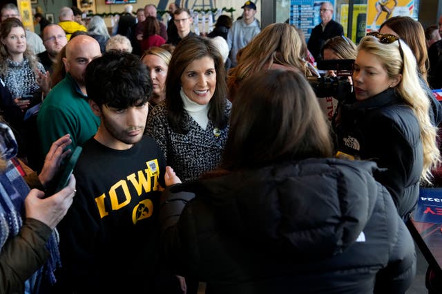 <p>Nikki Haley meets voters in Iowa </p>
