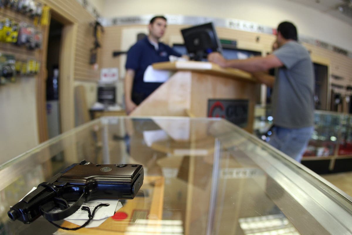 Съдът позволява на Калифорния да забрани оръжията в повечето обществени места