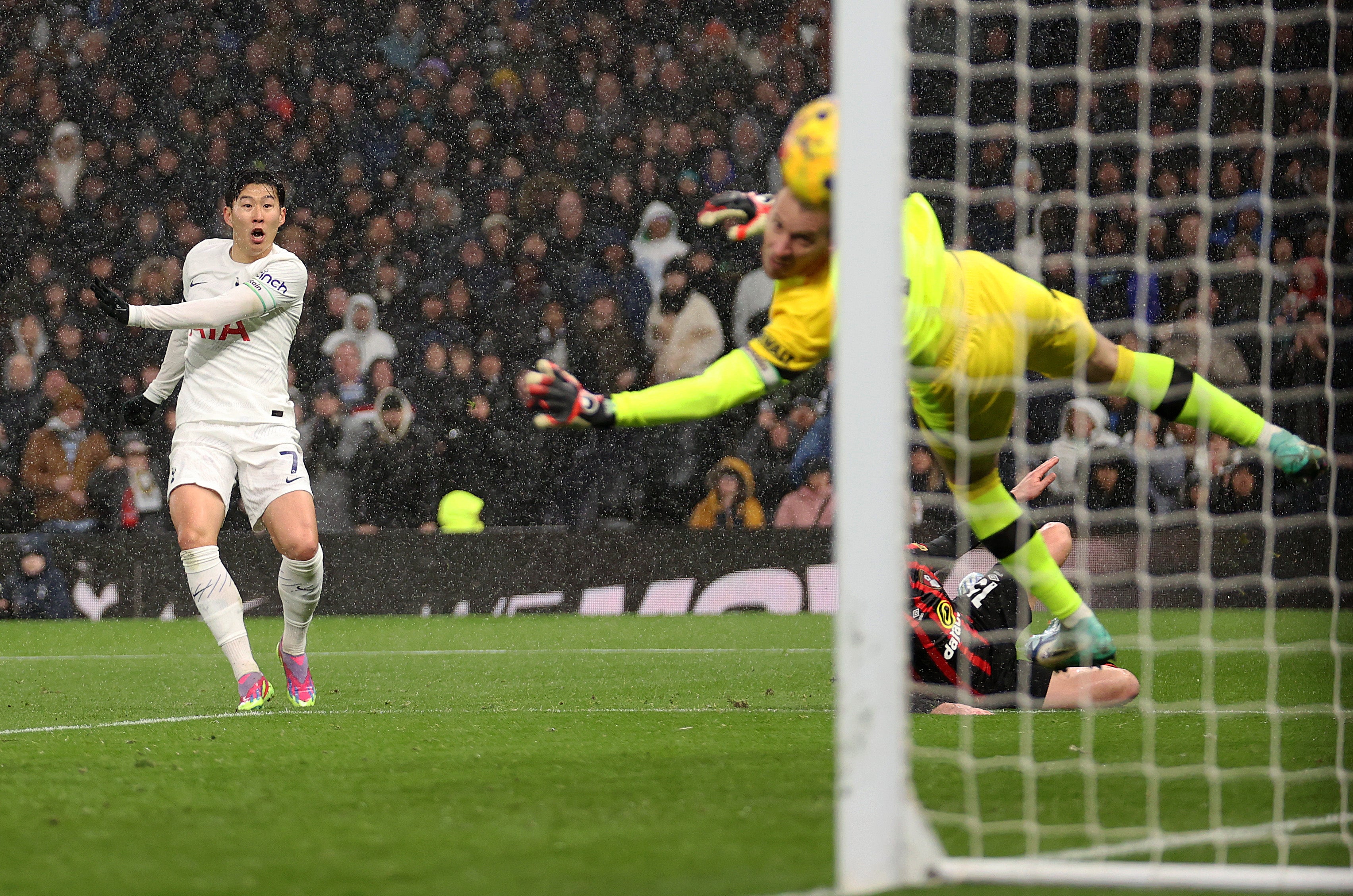 Son Heung-min curls one past the keeper for Spur’s second goal on Sunday
