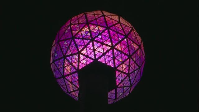 <p>Watch New York ball drop as thousands welcome 2024 in Times Square.</p>